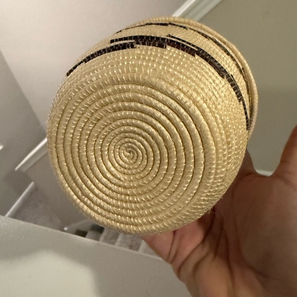 Rare  Rwandan Handmade Nesting Baskets with Lids 2.5”-9.5” set of 5 - Picture 4 of 6